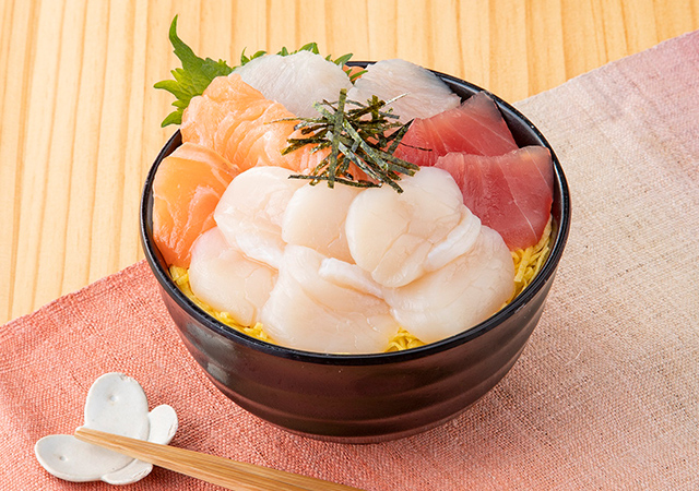 ほたてと海の幸たっぷり海鮮丼