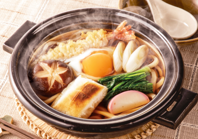 つゆで簡単 おもちを加えて粘り勝ち!鍋焼きうどん