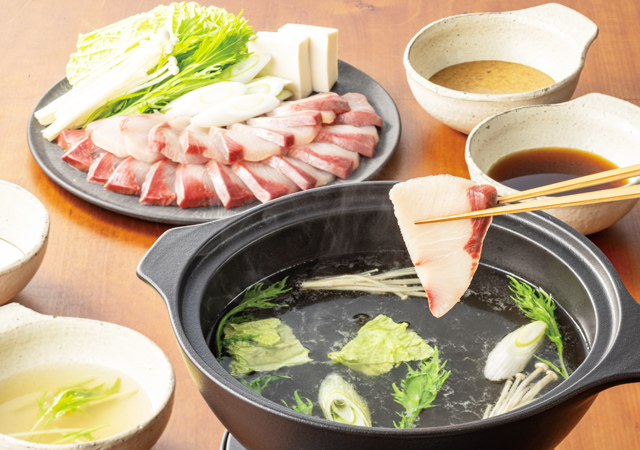 地鶏スープで食べるぶりしゃぶ