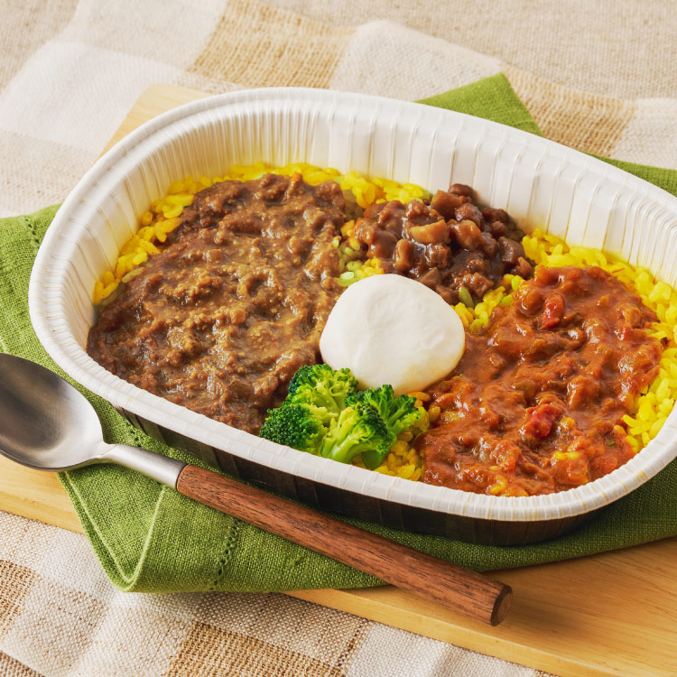 【魯珈監修】２種カレーと魯肉飯のあいがけ～ろかプレート風～